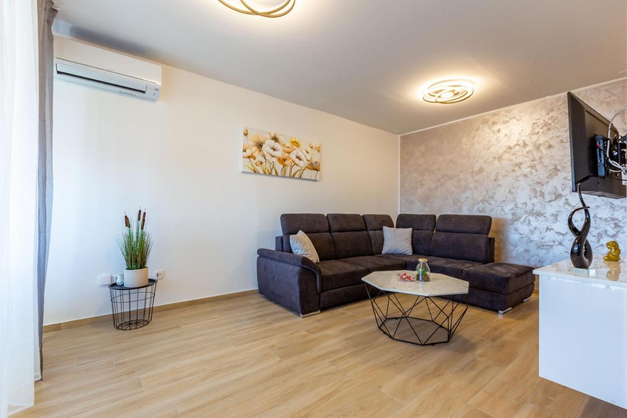 זאדאר Apolon 2Bdr Apartment With Balcony מראה חיצוני תמונה
